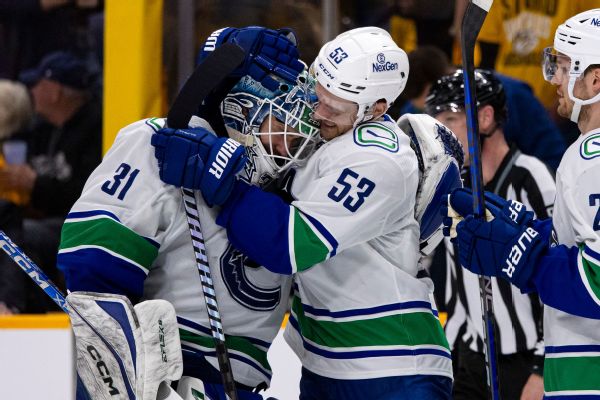 Canucks earn 3rd playoff game win with 3rd different goalie