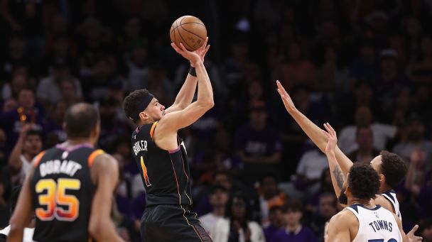 Devin Booker cashes in on halftime buzzer beater