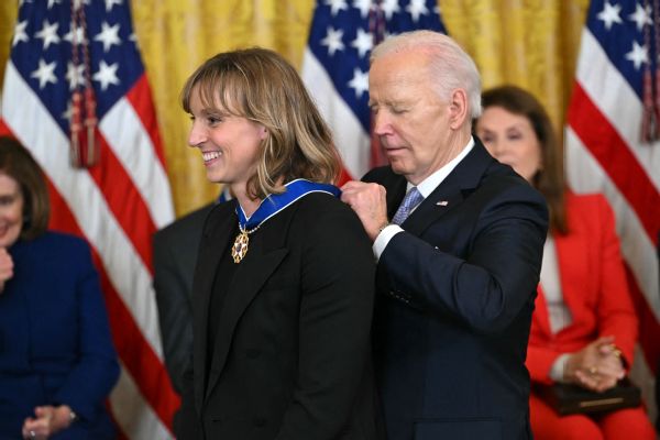 Ledecky  Thorpe presented with Medal of Freedom