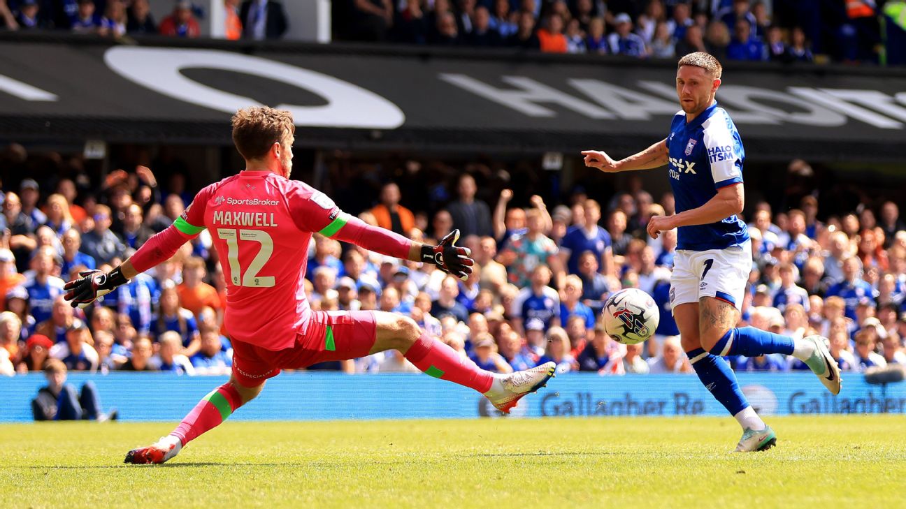 Ipswich win to complete shock promotion to Prem