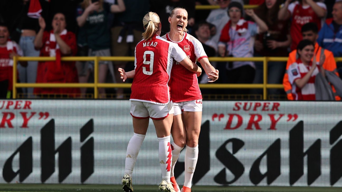 Arsenal late show stuns WSL leaders City
