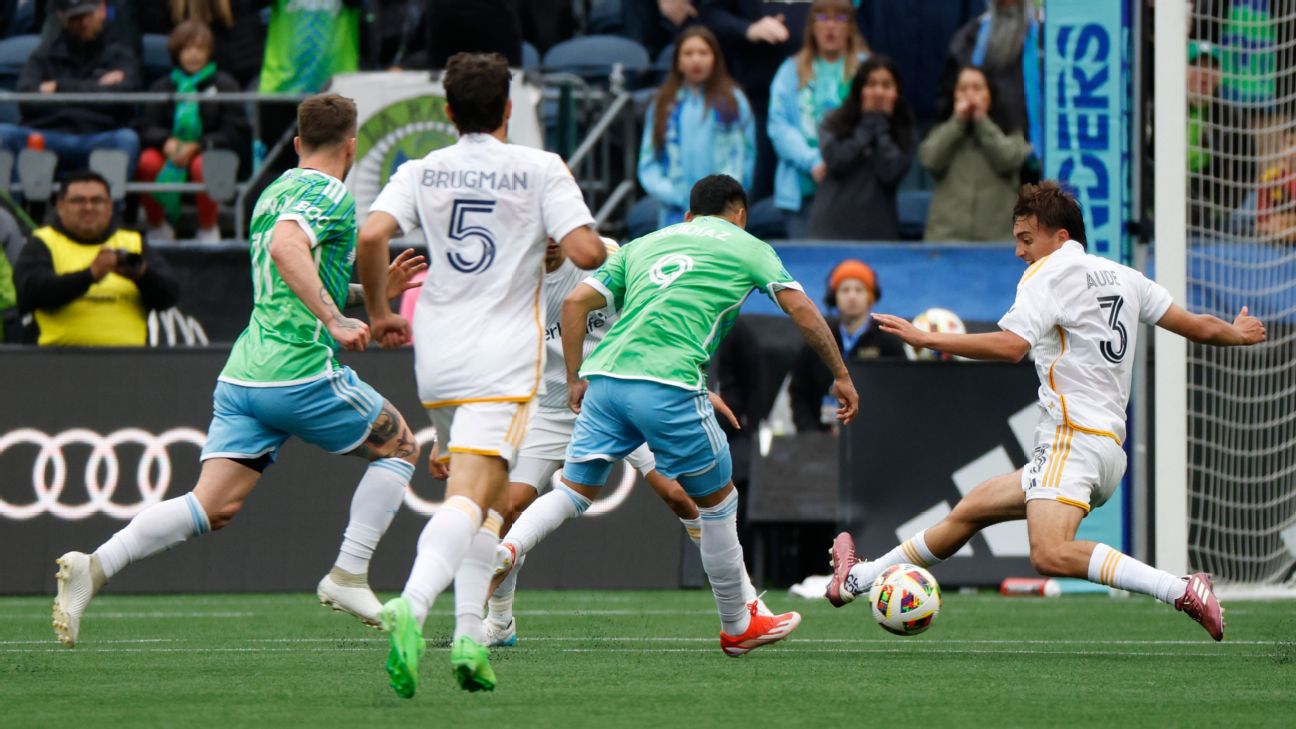 Galaxy earn road point at Seattle without Puig  Joveljic