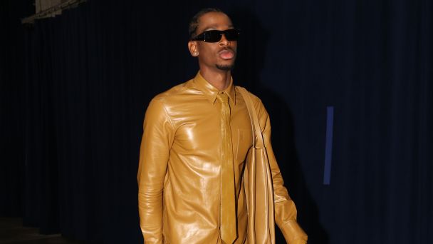 Shai Gilgeous-Alexander wears all-gold outfit ahead of Mavericks-Thunder