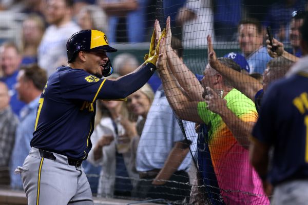 Brewers' Willy Adames calls shot, hits winning homer in 9th
