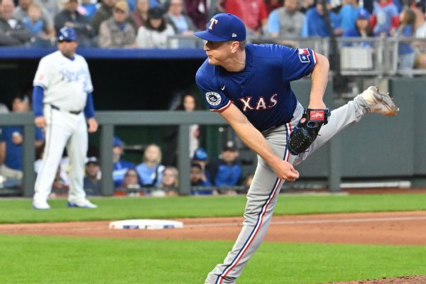 Rangers' Sborz back on IL due to right shoulder