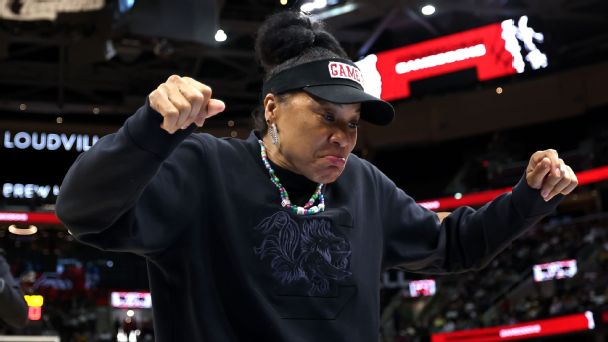 Dawn Staley makes on-stage appearance with rapper Plies