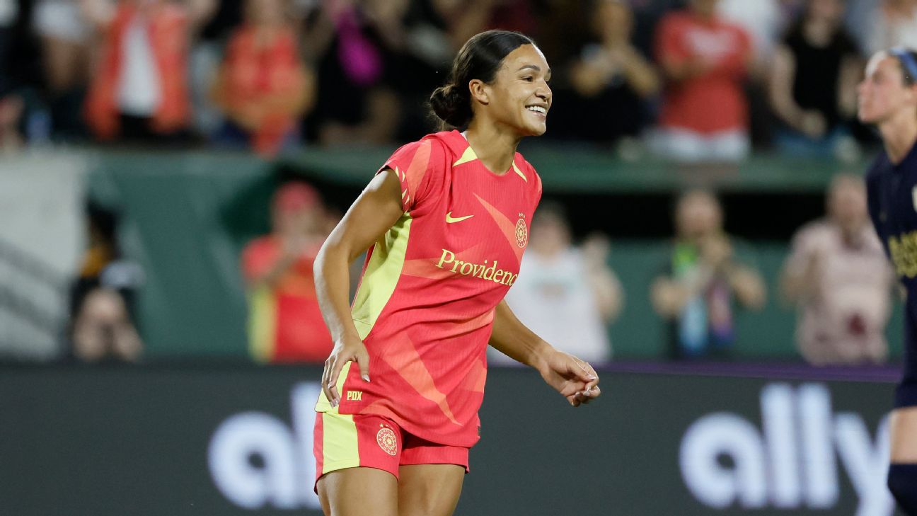 NWSL  Smith stars as Thorns thump Reign 4-0