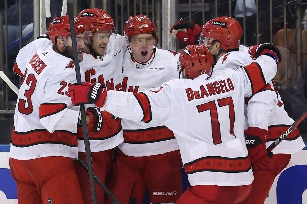 Hurricanes score 4 in third to beat Rangers, stay alive