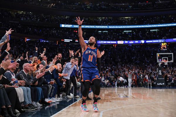 Brunson tops 40 again as Knicks blow out Pacers