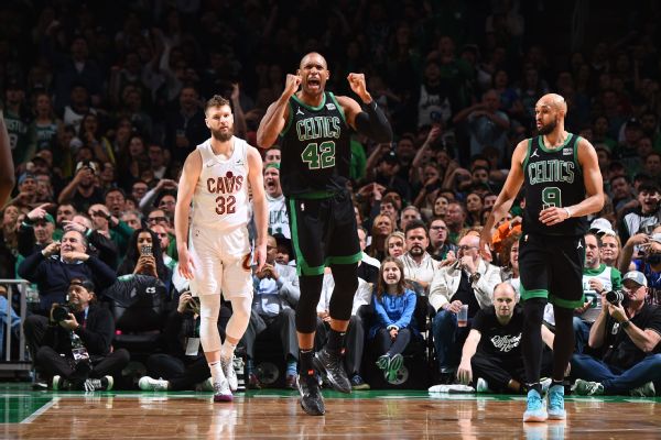 Celtics fend off Cavs, make third-straight ECF