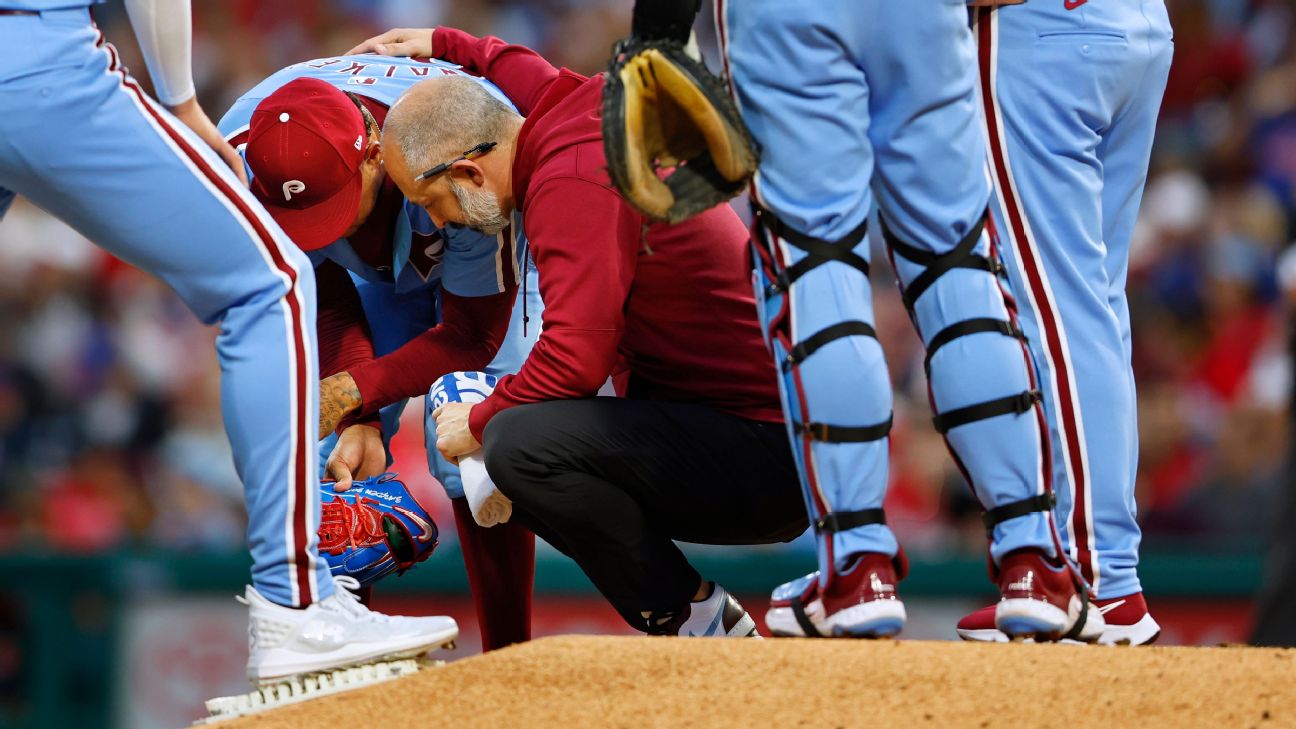 Phillies' Walker exits after hit in foot by liner