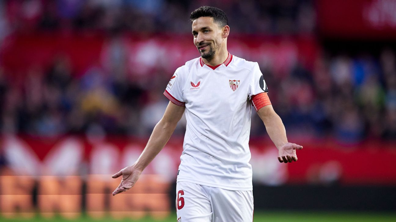 Jesús Navas signs lifetime Sevilla deal after U-turn