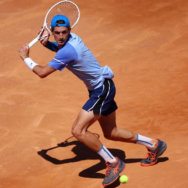 Atmane warned after ball hits fan at French Open