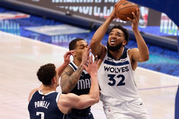 Finch: Towns' struggles in Game 3 'hard to watch'