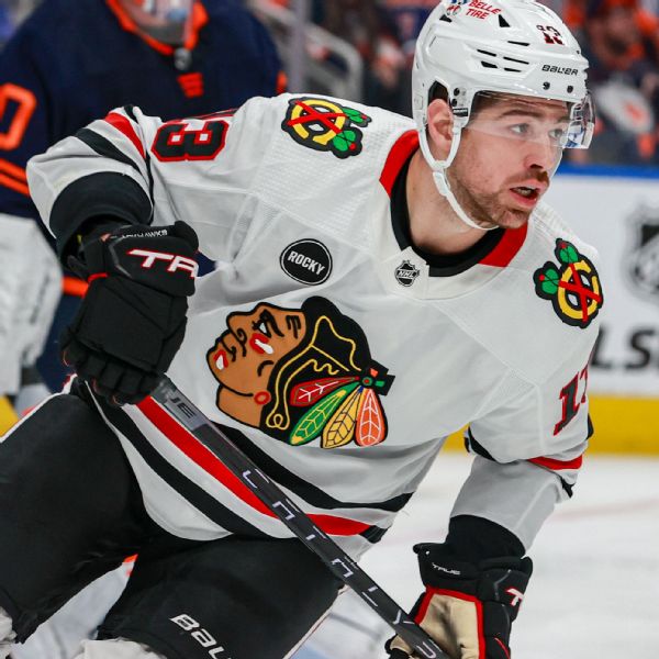 Chicago Blackhawks sign Zach Sanford, Martin Misiak