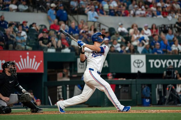 Rangers’ Seager exits due to hamstring tightness