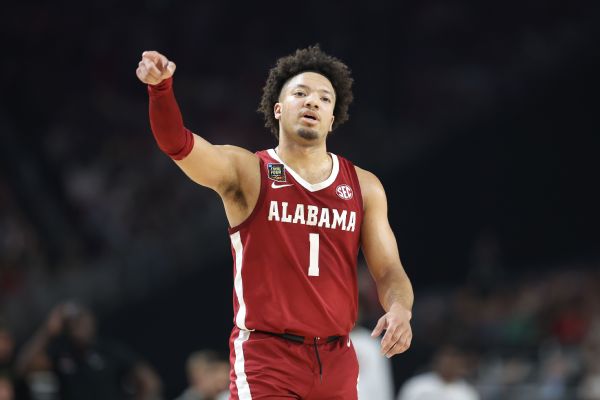 Bama standout Sears spurns draft to chase title