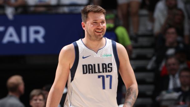 Luka Doncic swishes logo 3-pointer during 20-point first quarter