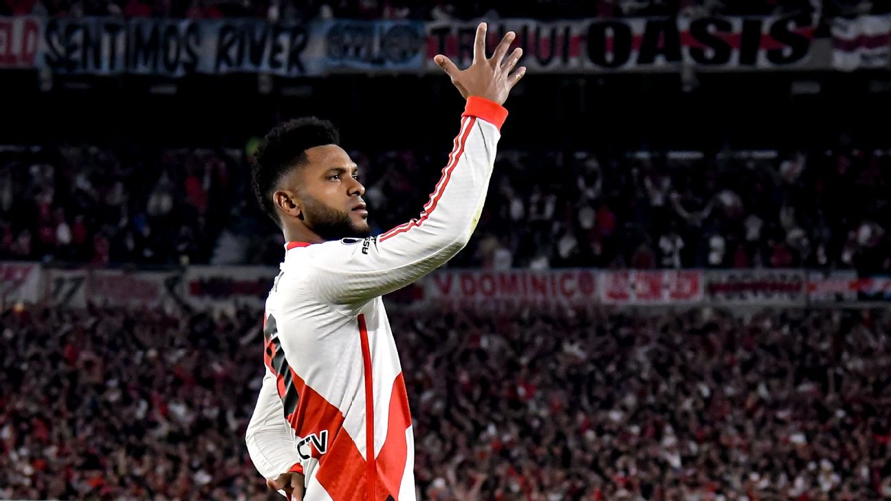Com dois de Borja, River supera Palmeiras e Atlético-MG para ficar