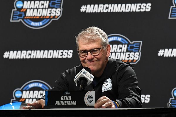 UConn extends coach Auriemma on 5-year deal