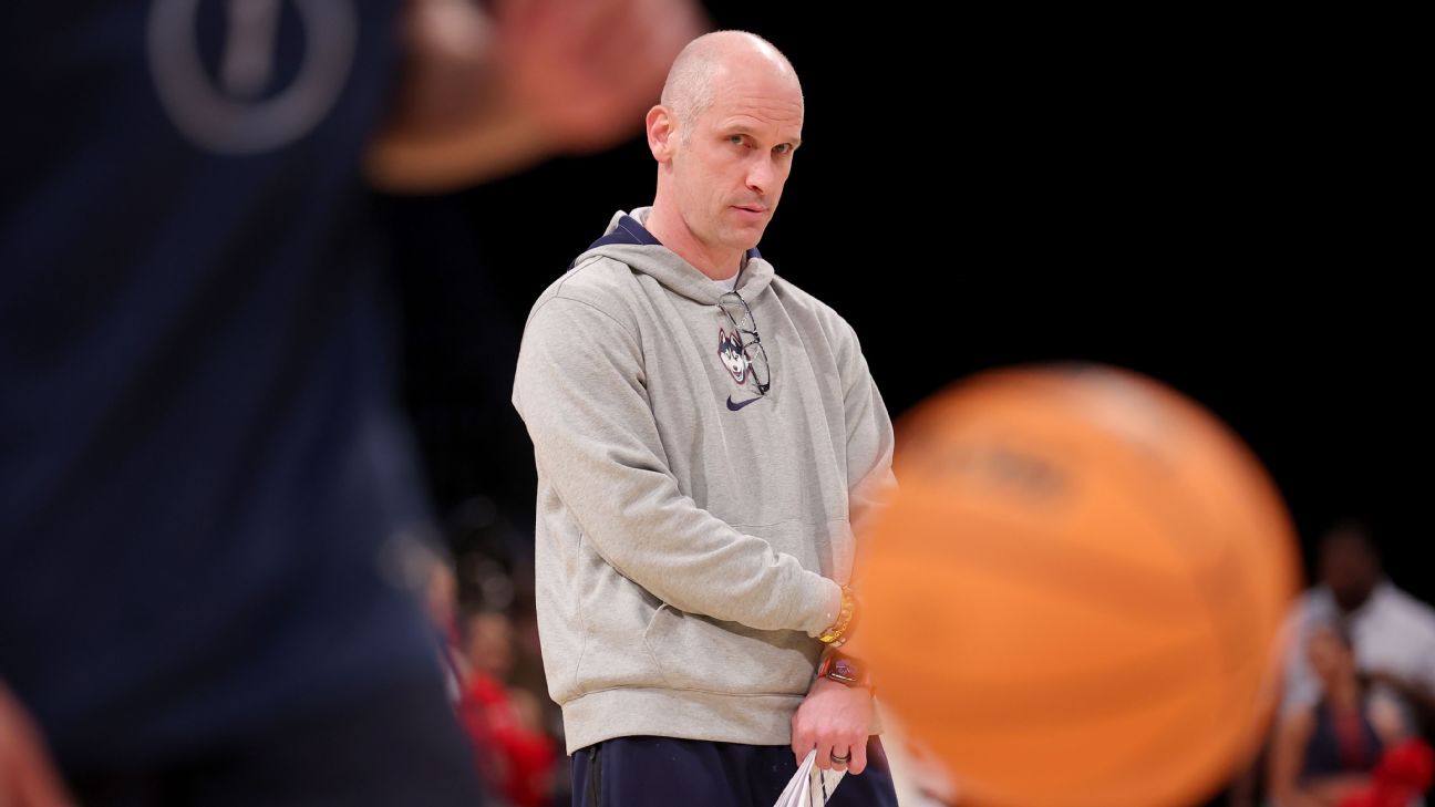 Dan Hurley turned down the Lakers to stay at UConn? Surprising, maybe, but it makes sense www.espn.com – TOP