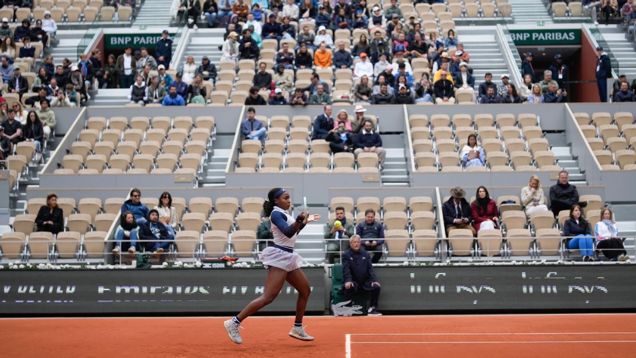 Empty seats bothersome to French Open officials
