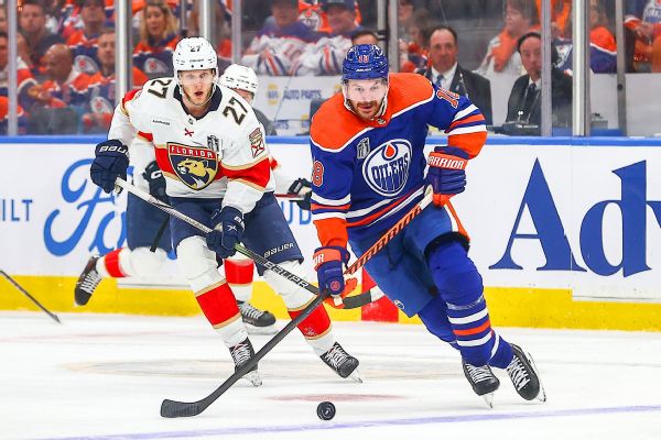 Florida Panthers at Edmonton Oilers (Edmonton Oilers Right Wing Zach Hyman (18) races up ice) [600x400]
