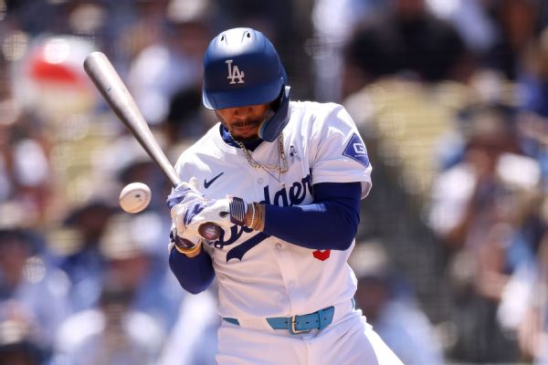 Dodgers’ Betts exits in pain after pitch hits hand