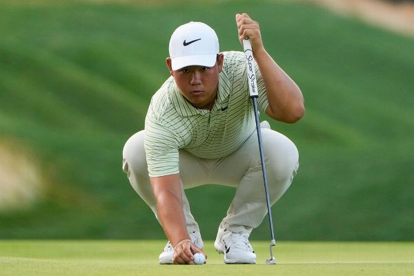 Kim clings to 1-shot lead in delayed Travelers