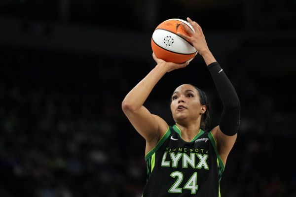 Napheesa Collier exits Lynx's loss to Sun with foot injury