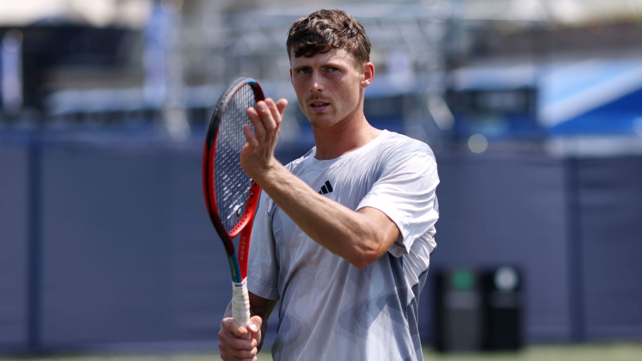 Britain's Harris knocked out in Eastbourne semis