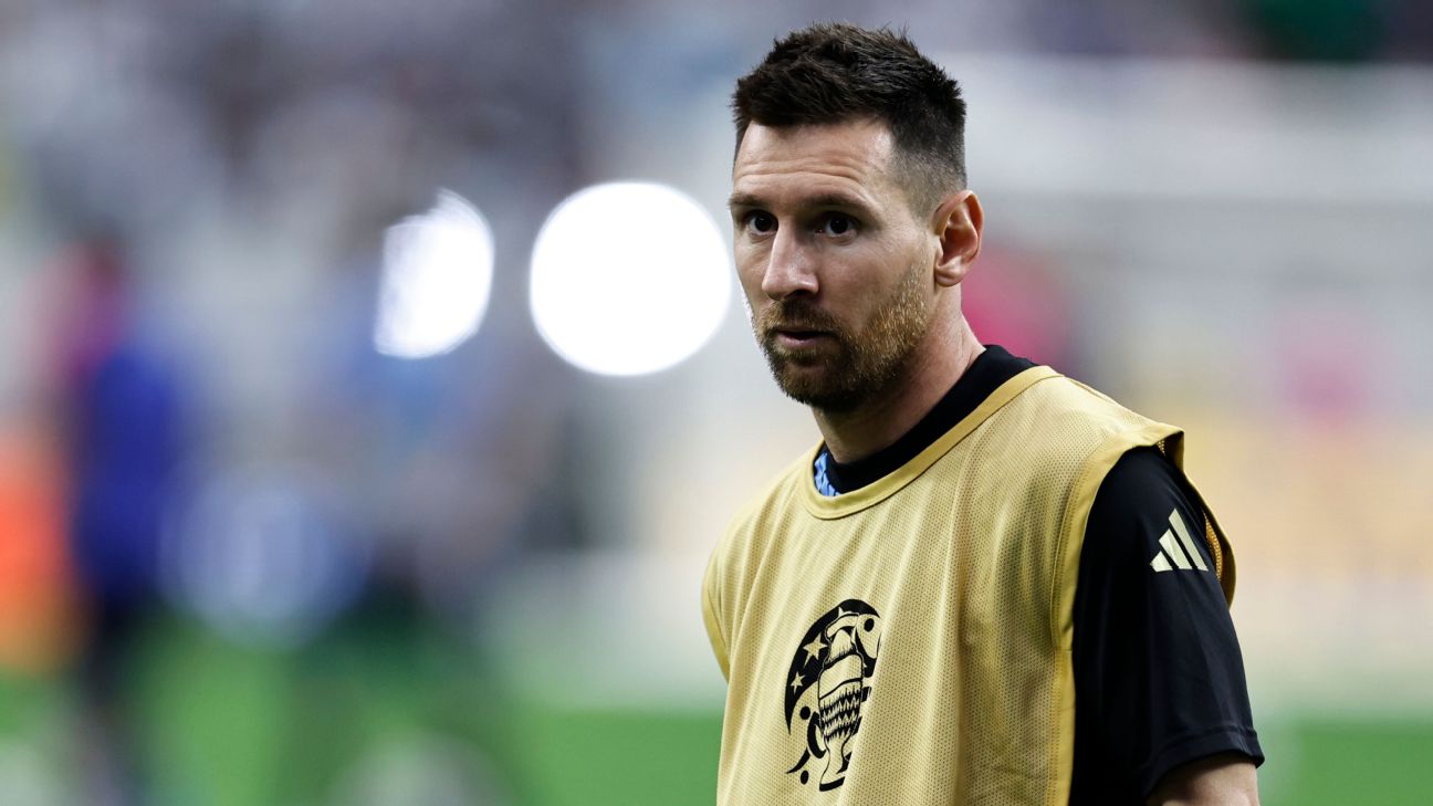 Messi returns to Argentina XI for Copa quarters