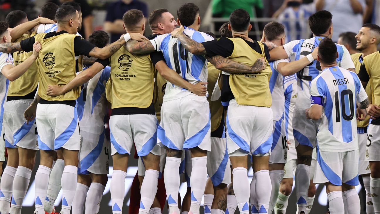 Messi returns as Argentina reaches Copa semis