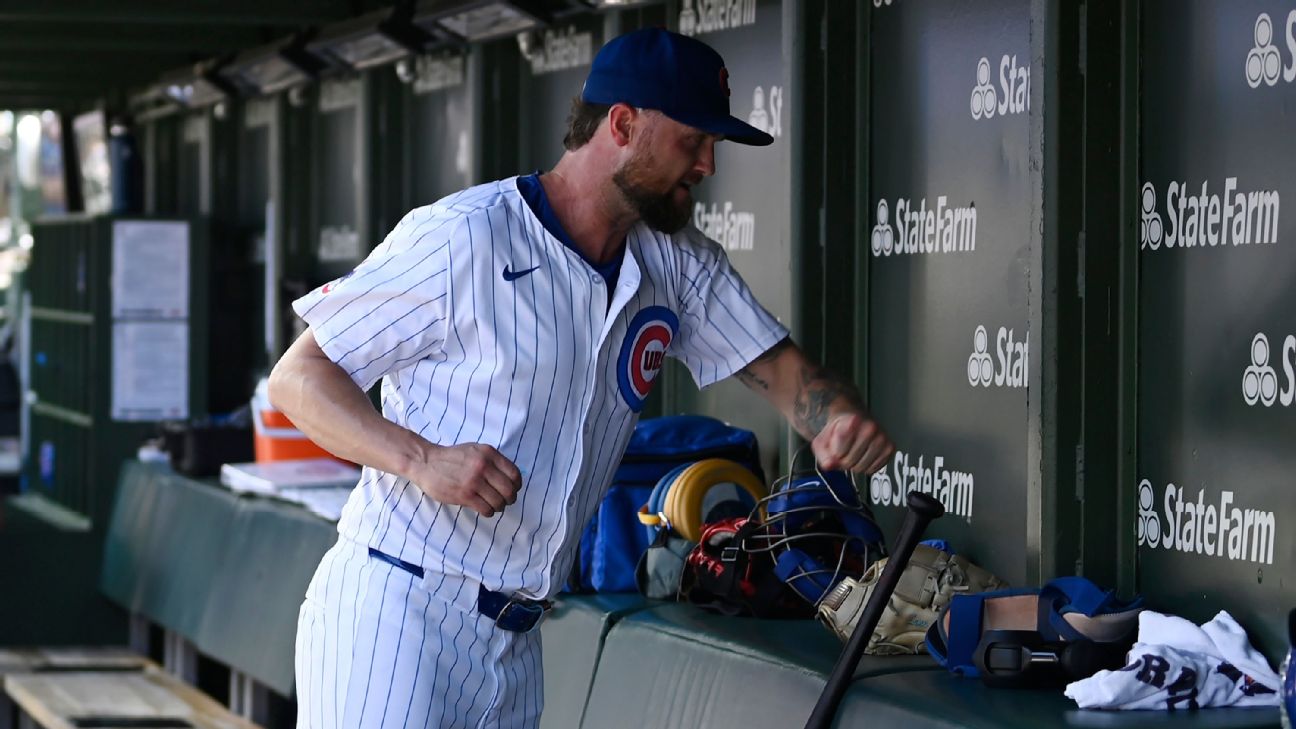 Cubs’ Brewer breaks hand punching dugout wall
