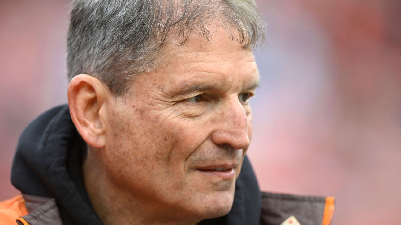 <a href="https://www.espn.com/nfl/story/_/id/46995723/bernie-kosar-says-receive-liver-transplant-monday" target="_blank">Ex-QB Kosar says he will receive liver transplant</a>