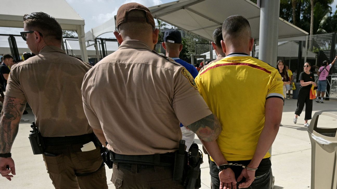 Fans rush gates in Miami ahead of Copa final