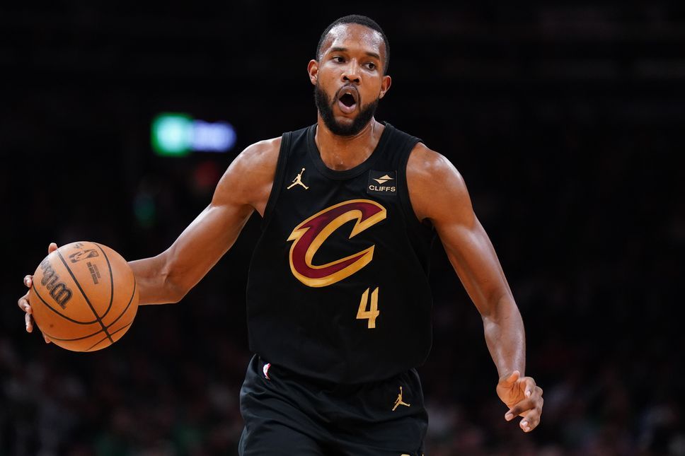 Cavaliers lose Evan Mobley to ankle sprain in loss to Heat - ESPN