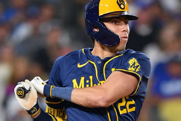 Brewers' Yelich still hoping to avoid back surgery this season