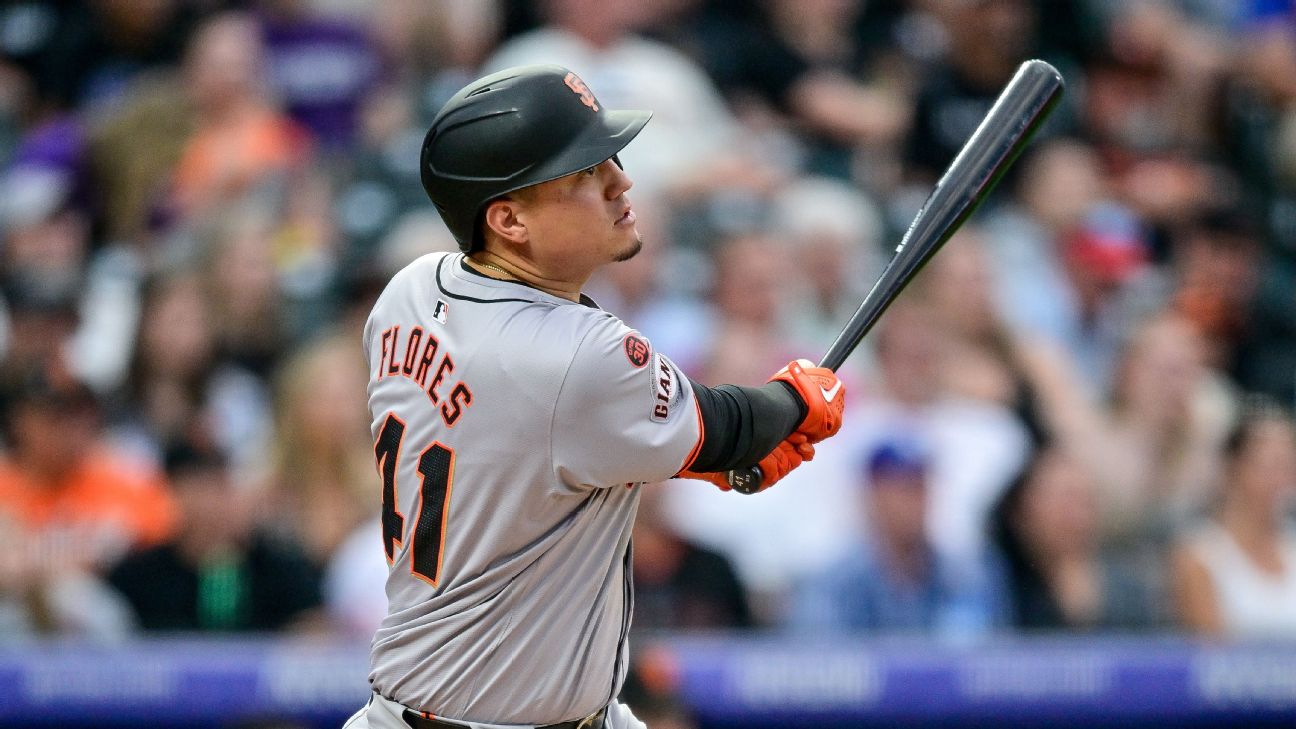 Giants place Flores on 10-day IL with knee injury