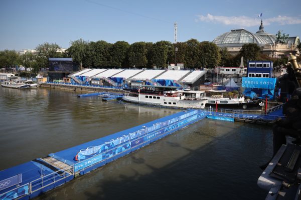 Triathlons go on as Seine passes water tests