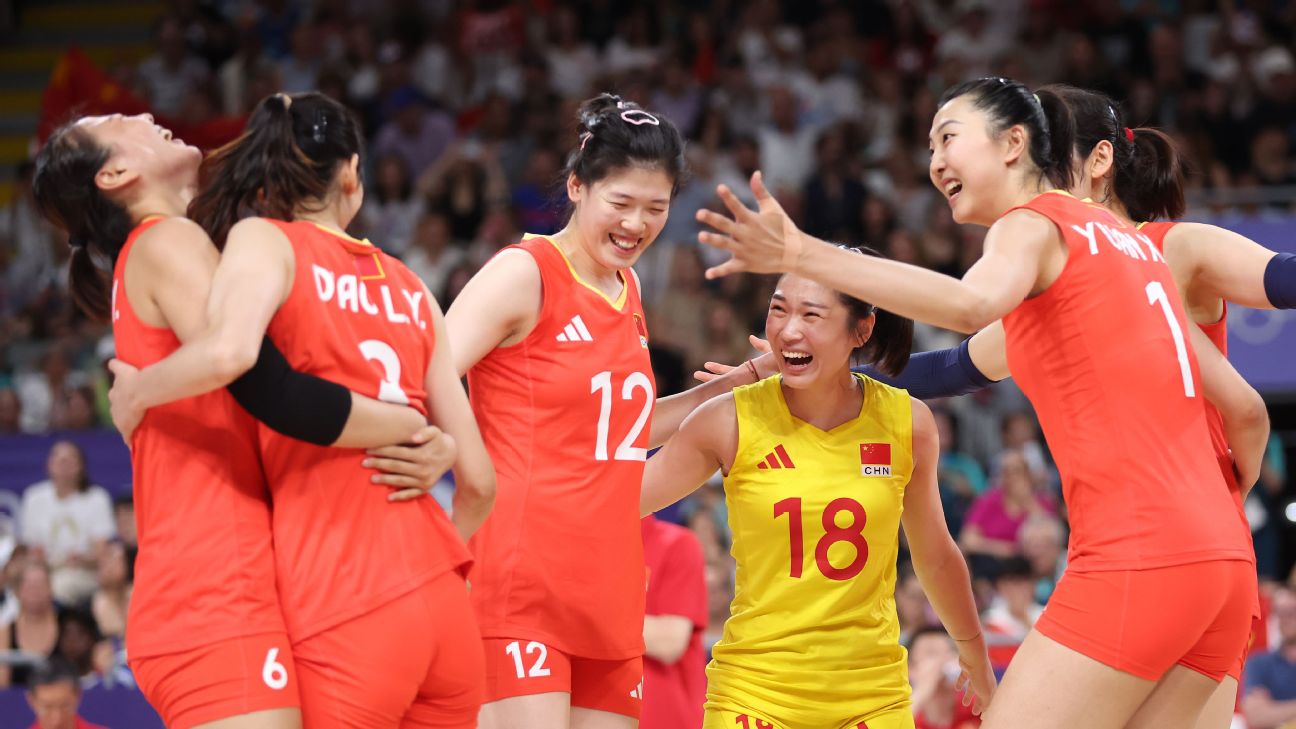 Reigning champ U.S. falls to China in volleyball