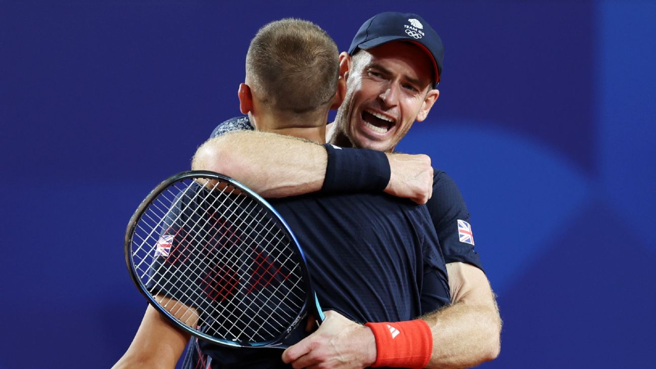 Murray extends Olympic farewell with doubles win