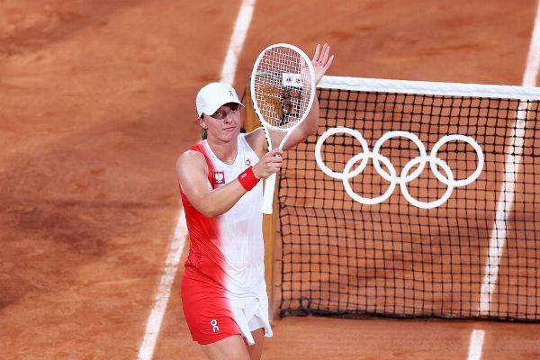 Swiatek on track for gold, into quarters at Paris