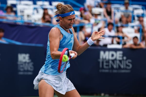 Bouzkova takes out No. 1 Sabalenka in DC Open