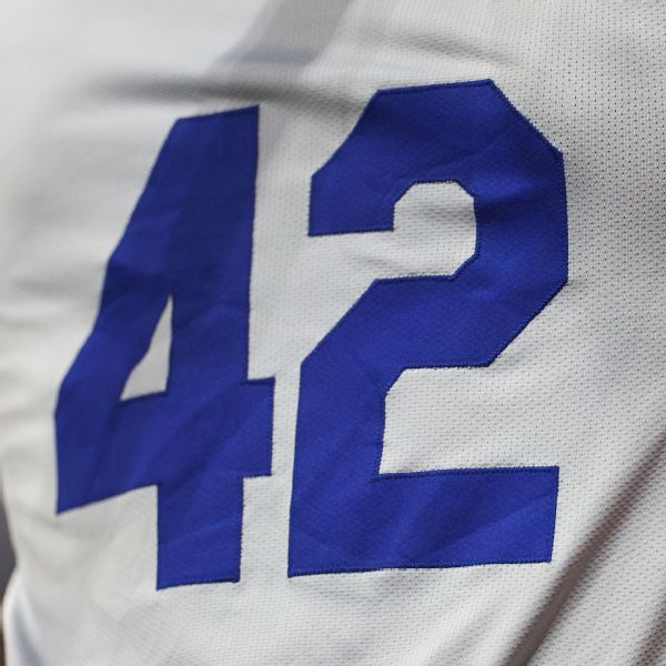 New Jackie Robinson statue unveiled in Wichita