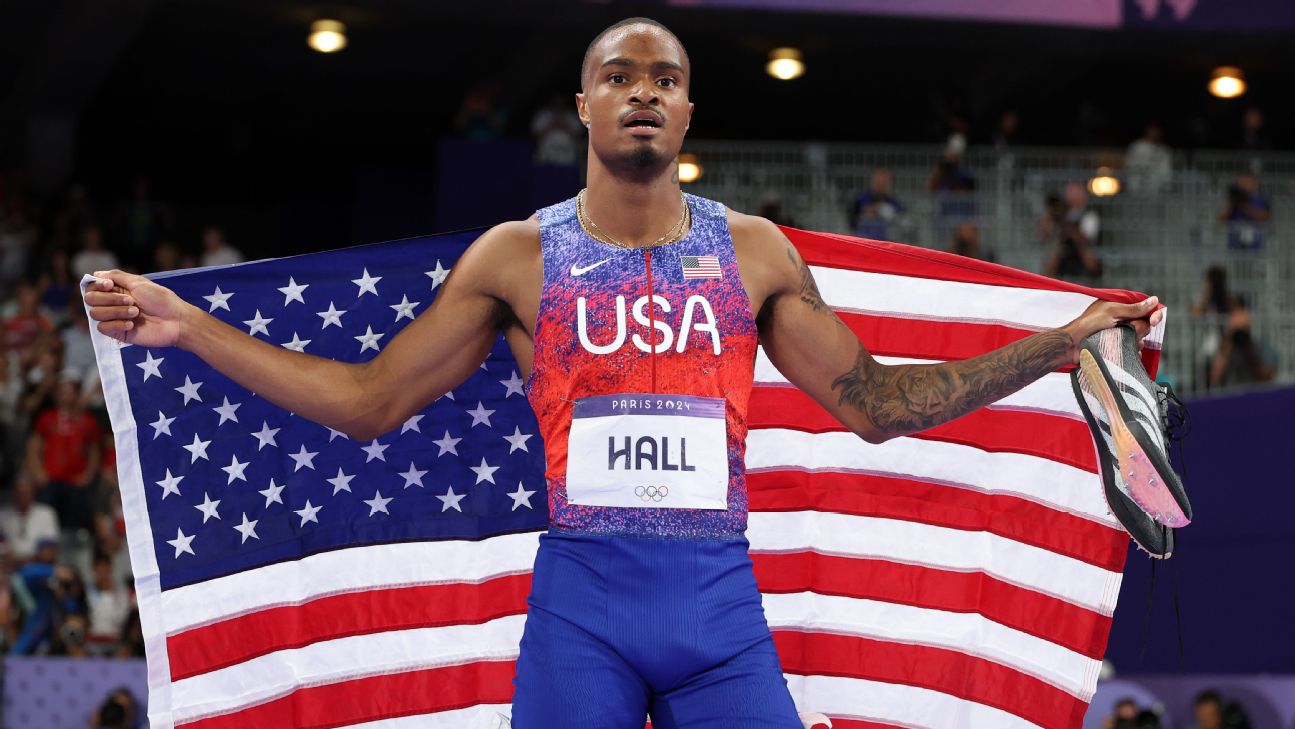 Hall reels in leaders down stretch, wins 400 gold