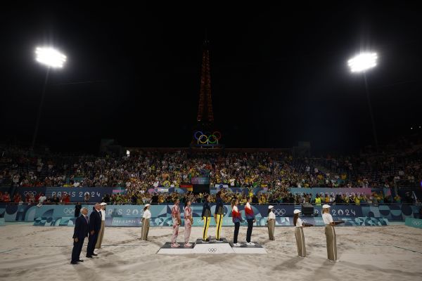 Brazil women edge Canada for beach v'ball gold