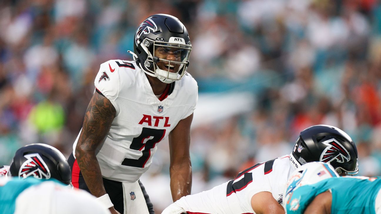 Atlanta Falcons quarterback Michael Penix Jr. (9) calls a play at the line against the Miami Dolphins in the first quarter during preseason at Hard Rock Stadium.