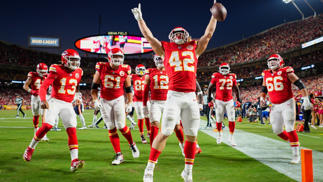 Carson Steele Shines in Chiefs Practice Amid Kareem Hunts Absence