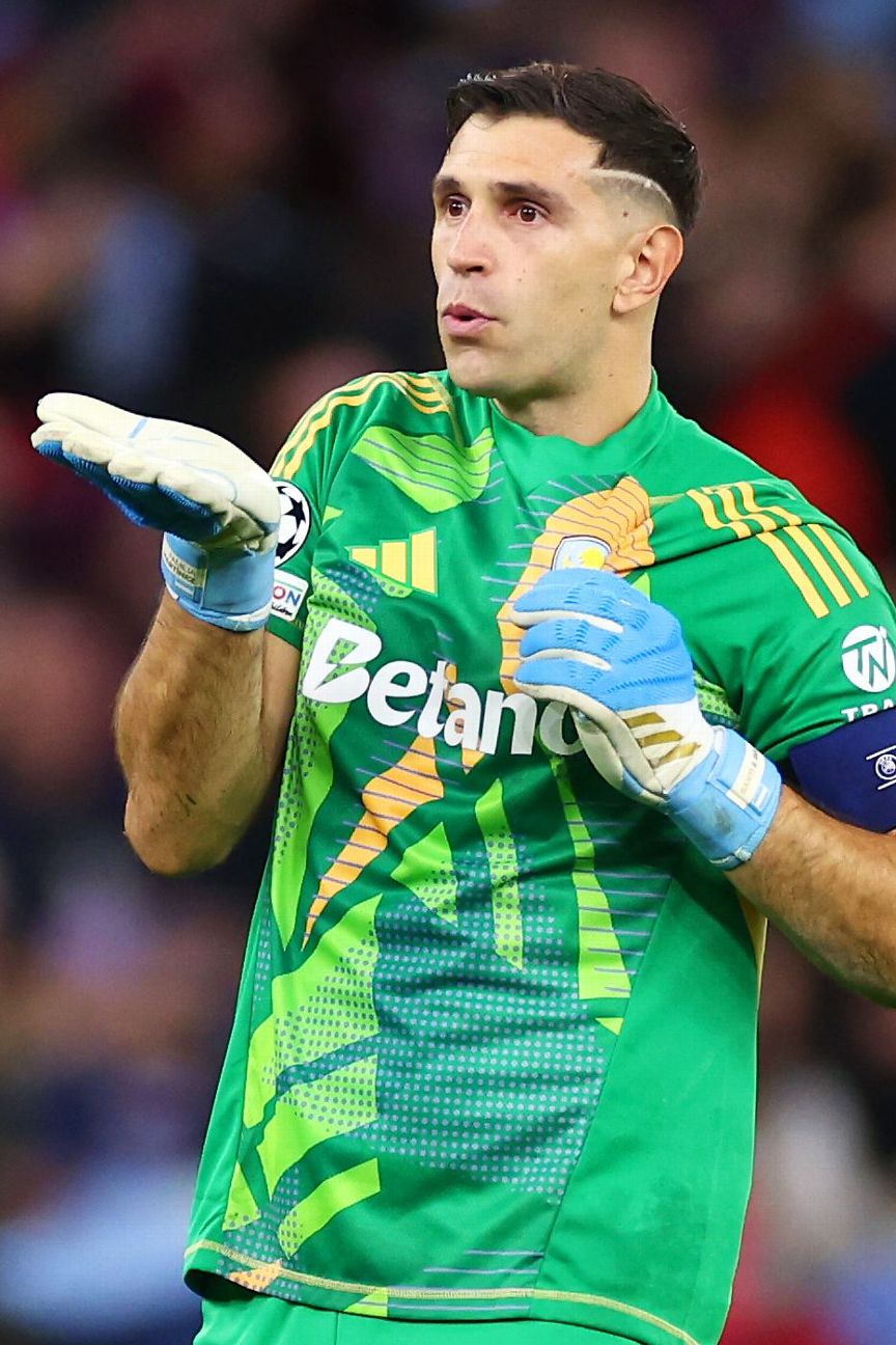Emiliano Martínez ผู้รักษาประตู Aston Villa ที่อนาคตยังไม่ชัดเจน